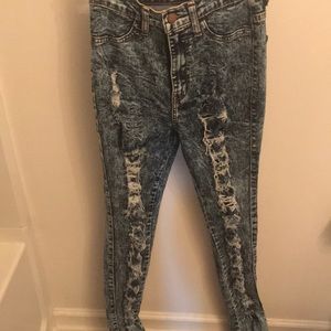 High-waisted Ripped Jeans